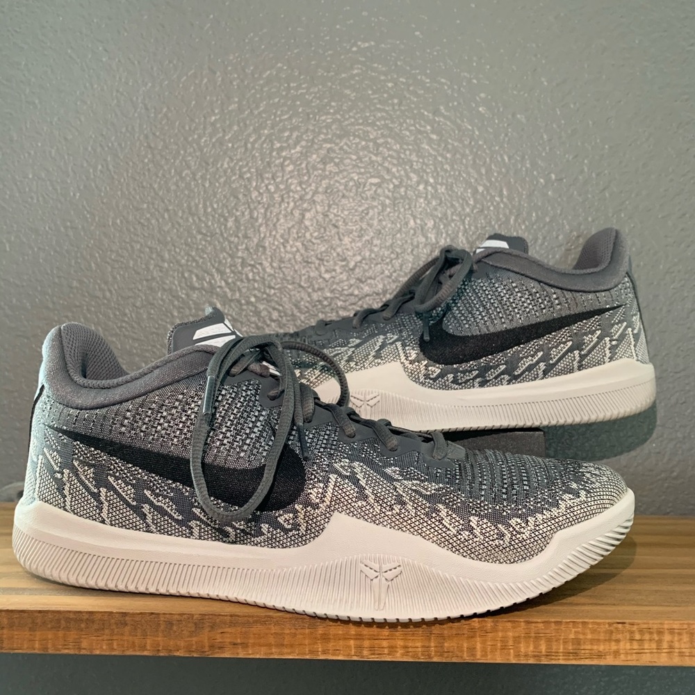 Nike Men’s Mamba Rage Basketball Shoes